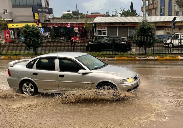 Süper Hücre Fırtına Can Aldı! İki İlde Eğitime Ara Verildi